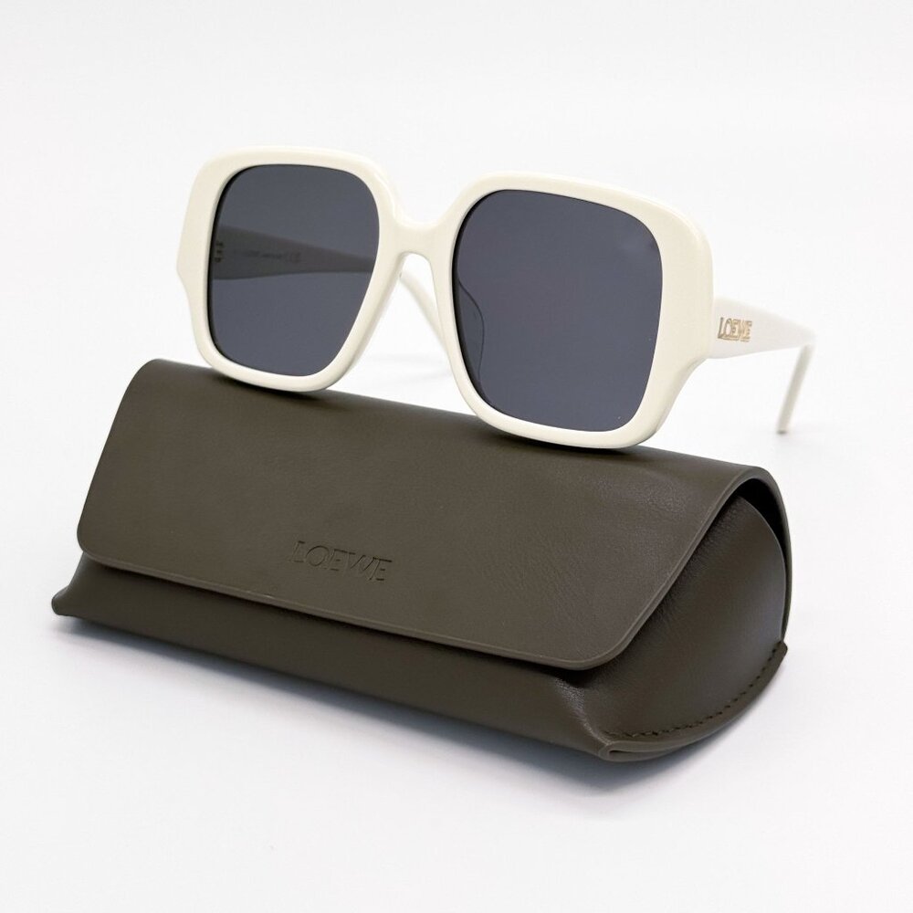 NEW LW40134U 25A, LOEWE SUNGLASSES SQUARE OVERSIZED WHITE LOEWE EYEWEAR